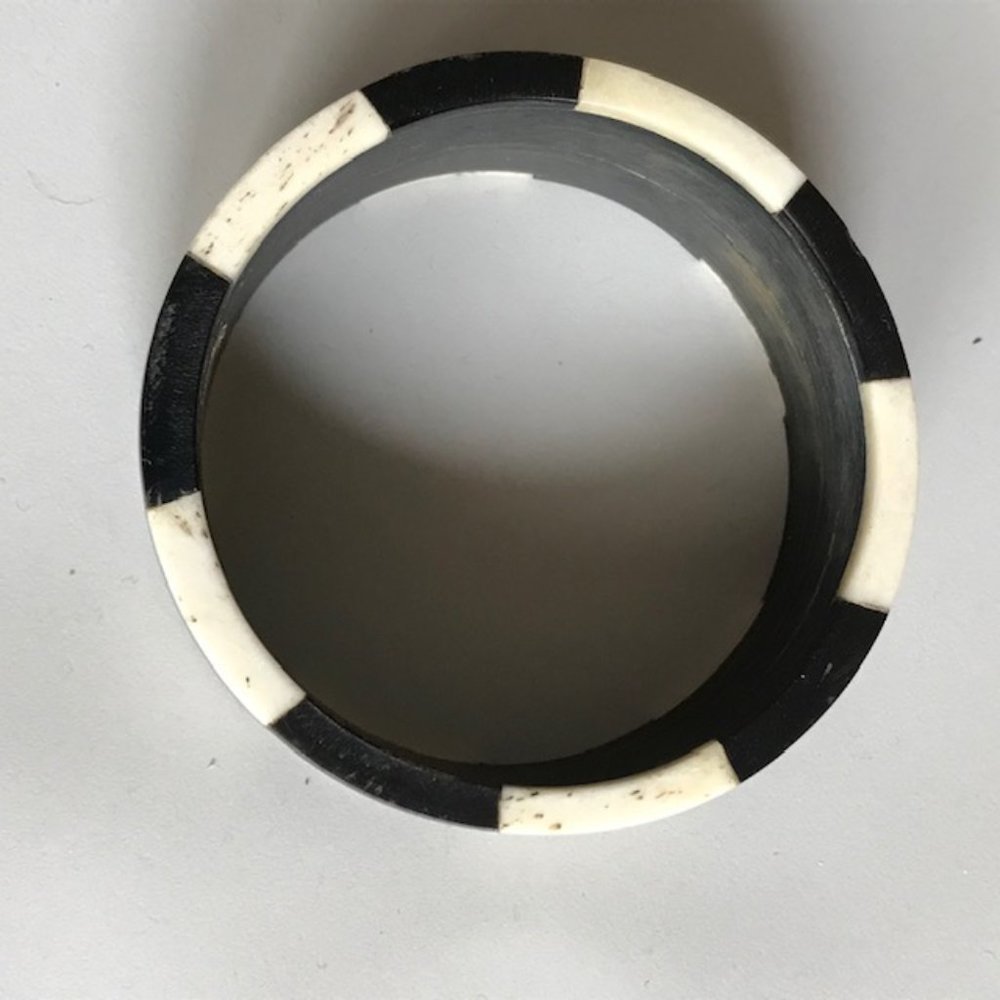 Black and white inlaid bone bracelets - Picture 4 of 5